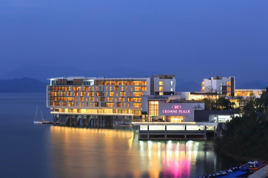 Crowne Plaza Huangshan Taiping Lake, An Ihg Hotel Buitenkant foto